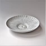 AL21-32 Grote schaal zw-w, h.5xd.25cm, ingelegd porselein