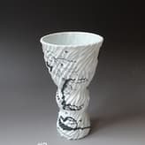 15-2-Flow-vase-small-275x15cm-porcelain-pigment-glaze-casted-TerraDelft