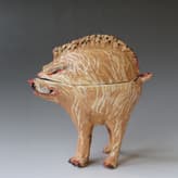 SP22-6 Zwijnen dekseldoosje, 14x13x7cm, handgevormd-handgedecoreerd, TerraDelft3