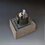 Márta Nagy; Winter Comes Soon, 2009, porcelain, stoneware, gold leaf, 21x17x22 cm, TErraDelft 4