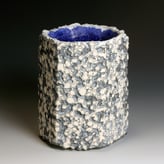 PB20-01-6-sided-black-and-white-ground-vessel-h.16cmx11-cm-TerraDelft