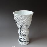 15-2-Flow-vase-small-275x15cm-porcelain-pigment-glaze-casted-TerraDelft