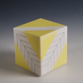 G1 19 Cube  2021, Porselein  7x7xh7.5cm. Xx (3)