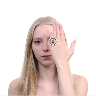 Wearable art; jewellery in ceramics