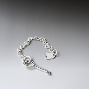 K M2503 Key and Chain, 2025, Porcelain, L.53cm, Key 12x5,5x0,5cm, Terra Delft2