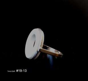 19-13-Ring1-element-h.26xd.24x26cm-porcelain-silver-size-21-TerraDelft-3