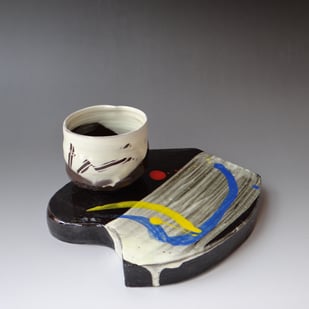 JH20-04 Cup on a stand, h.3x24x22,5cm-h.8xd.9,5cm, stoneware, TerraDelft1