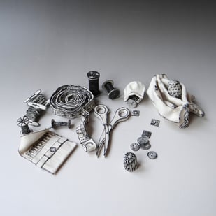 K M2509 Sewing Accessories, 2025, 28 Parts, Porcelain Terra Delft1