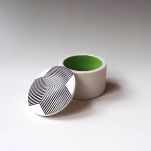 Msh 6 Box 2023, Porselein H.5,5xd.6,5cm, Terra Delft 2