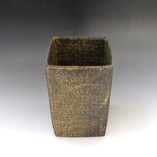 Y S2604 Square Vase, 2025, Stoneware, H.21,5x14x13,5cm, Terra Delft 2
