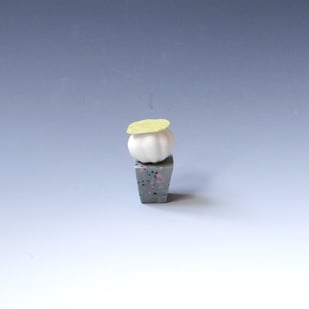 K U2502 Bloemobject, Porselein, H.5,5x3x3cm