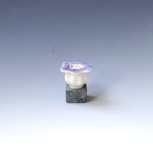 K U2501 Bloemobject, Porselein, H.5x4,5x4cm