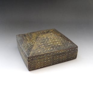 Y S2608 Square Box, 2025, Stoneware, H.8x18x18cm, Terra Delft 2