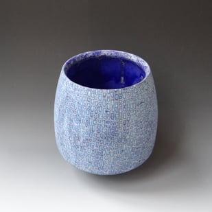 P B2504 Dark Blue Vessel With Dash Pattern, 2025, H.24,5xd.20cm., Stoneware, Terra Delft2