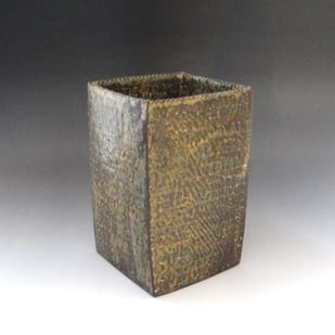 Y S2604 Square Vase, 2025, Stoneware, H.21,5x14x13,5cm, Terra Delft 3