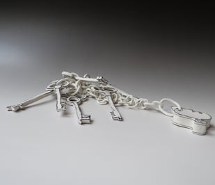 K M2504 Bunch of Keys on Chain and Padlock, 2025, Porcelain, L.57cm, Keys 14 18cm, Terra Delft4