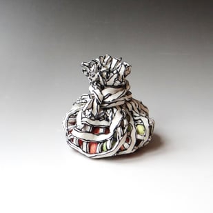 K M2513 A, Marbles, 2025, 9x9,5x9,5cm, Porcelain, Terra Delft1