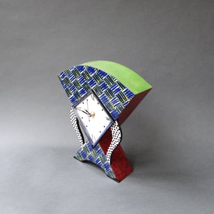 R E2507 Small Deco Clock, H.27,5x24x7cm., Hand Decorated Glazed Earthenware, Terra Delft2