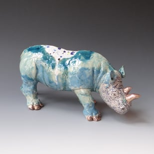 241106 Rhino Ceramic Glaze Gold, H.12x27x11cm Terra Delft 2