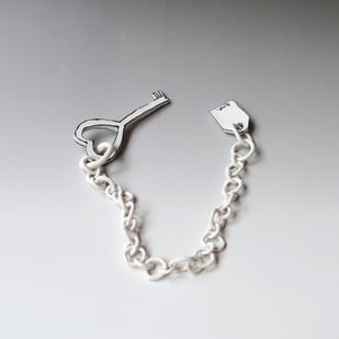K M2503 Key and Chain, 2025, Porcelain, L.53cm, Key 12x5,5x0,5cm, Terra Delft3
