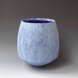 P B2504 Dark Blue Vessel With Dash Pattern, 2025, H.24,5xd.20cm., Stoneware, Terra Delft1