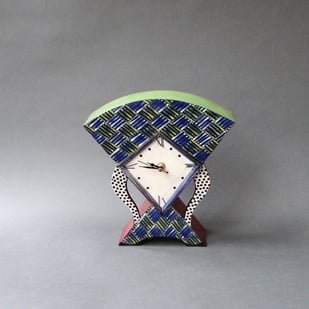 R E2507 Small Deco Clock, H.27,5x24x7cm., Hand Decorated Glazed Earthenware, Terra Delft1