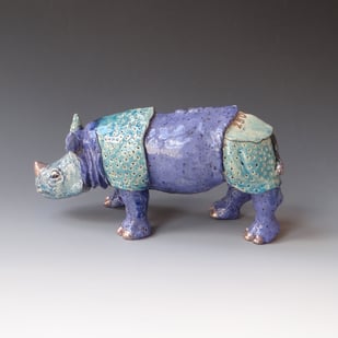 250127 Rhino Ceramic Glaze Gold, H.13x24,5x10cm Terra Delft 1