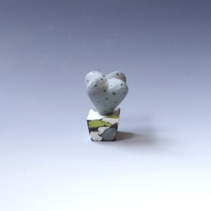 K U2503 Bloemobject, Porselein, H.7x4,5x4,5cm