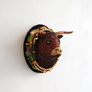 #252 Raging Bull, Wallpiece, H.21x18x18cm, Stoneware Glaze Goldluster 2, Terra Delft
