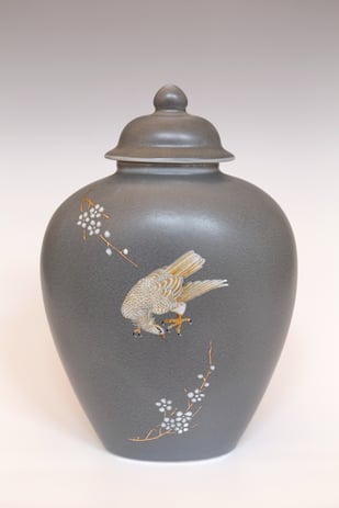 T28C-Lidded-pot-with-eagle-2016-28x18x11cm-handpainted-porcelain-goldluster-and-celadon-glaze