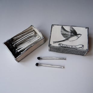 D: 'Swallow Strike', 14x5,5x3cm