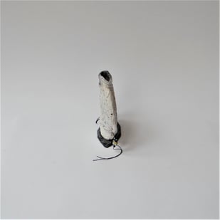 McW21-6 Majiayao Vase S3, h.16,5x16,5x3cm, woodfired stoneware on slate foot - porcelain beads on wire, TerraDelft3