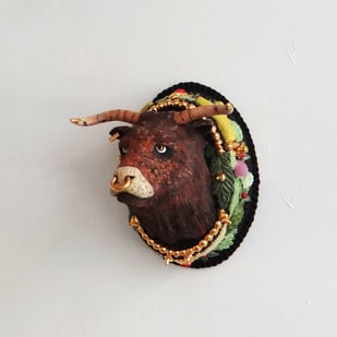 #252 Raging Bull, Wallpiece, H.21x18x18cm, Stoneware Glaze Goldluster 3, Terra Delft