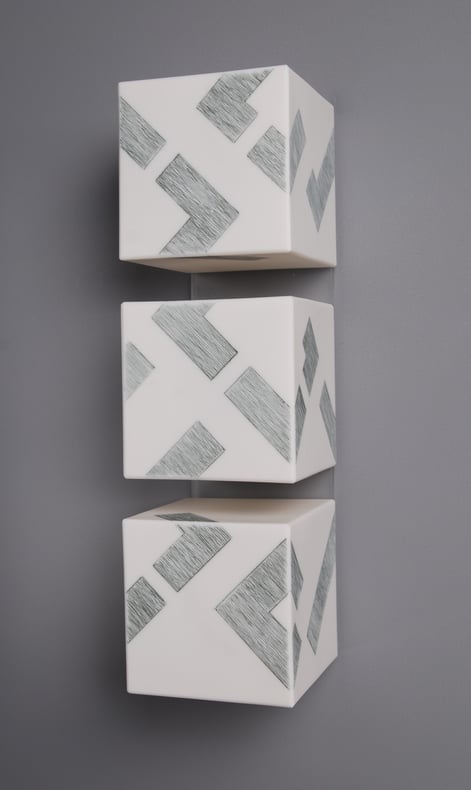 2 332 Cube Series 2021,porselein Plexiglas,30x8,5xd9cm Xx 01 (1)   Kopie