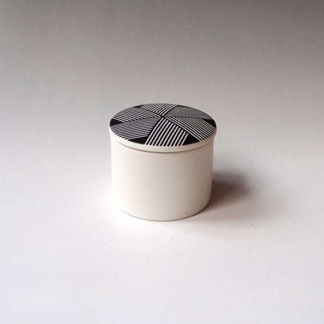 Msh 4 Box 2023, Porselein H.5,5xd.6,5cm, Terra Delft 1