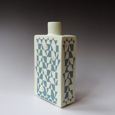 Al V 16 32 Fles, Ingelegd Porselein, H.24,5x12x6cm Terra Delft 2