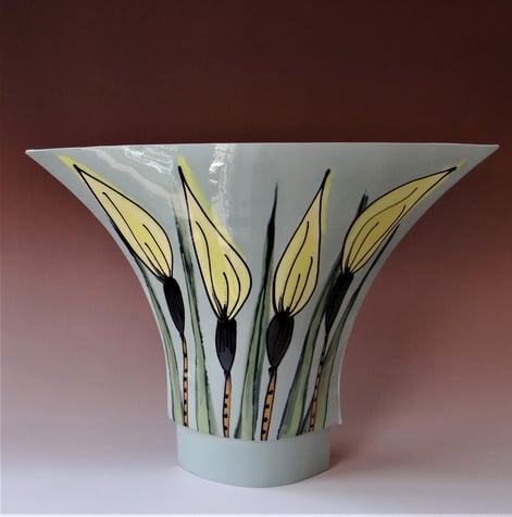 JK6-22-1 Waaiervaas op voet, 36x49x14cm, steengoed, handgedecoreerd, TerraDelft1