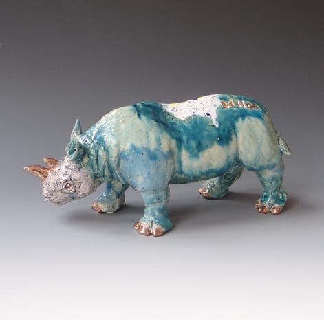 241106 Rhino Ceramic Glaze Gold, H.12x27x11cm Terra Delft 1
