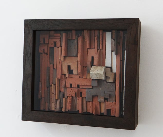 Home for the Homeless 2601, H.23x25,5x6cm, Keramiek, Lijst Glas