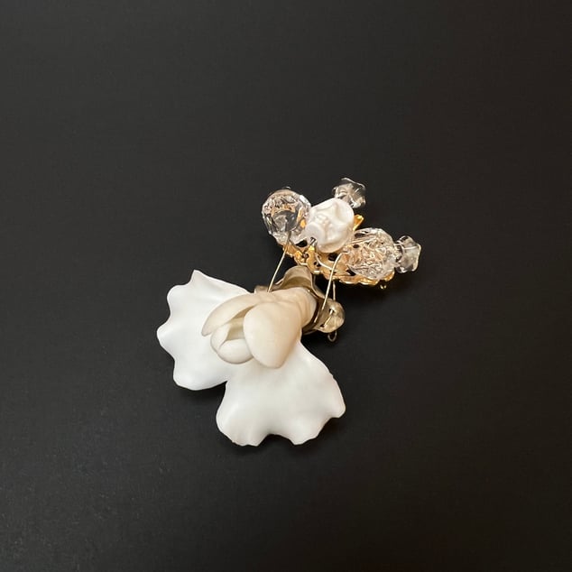1 White Blossom Brooch, 7x5x4cm, Terra Delft
